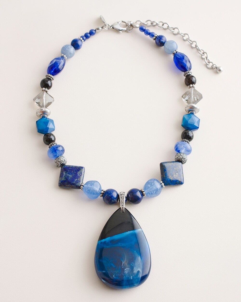 Short Blue Beaded Pendant Necklace
