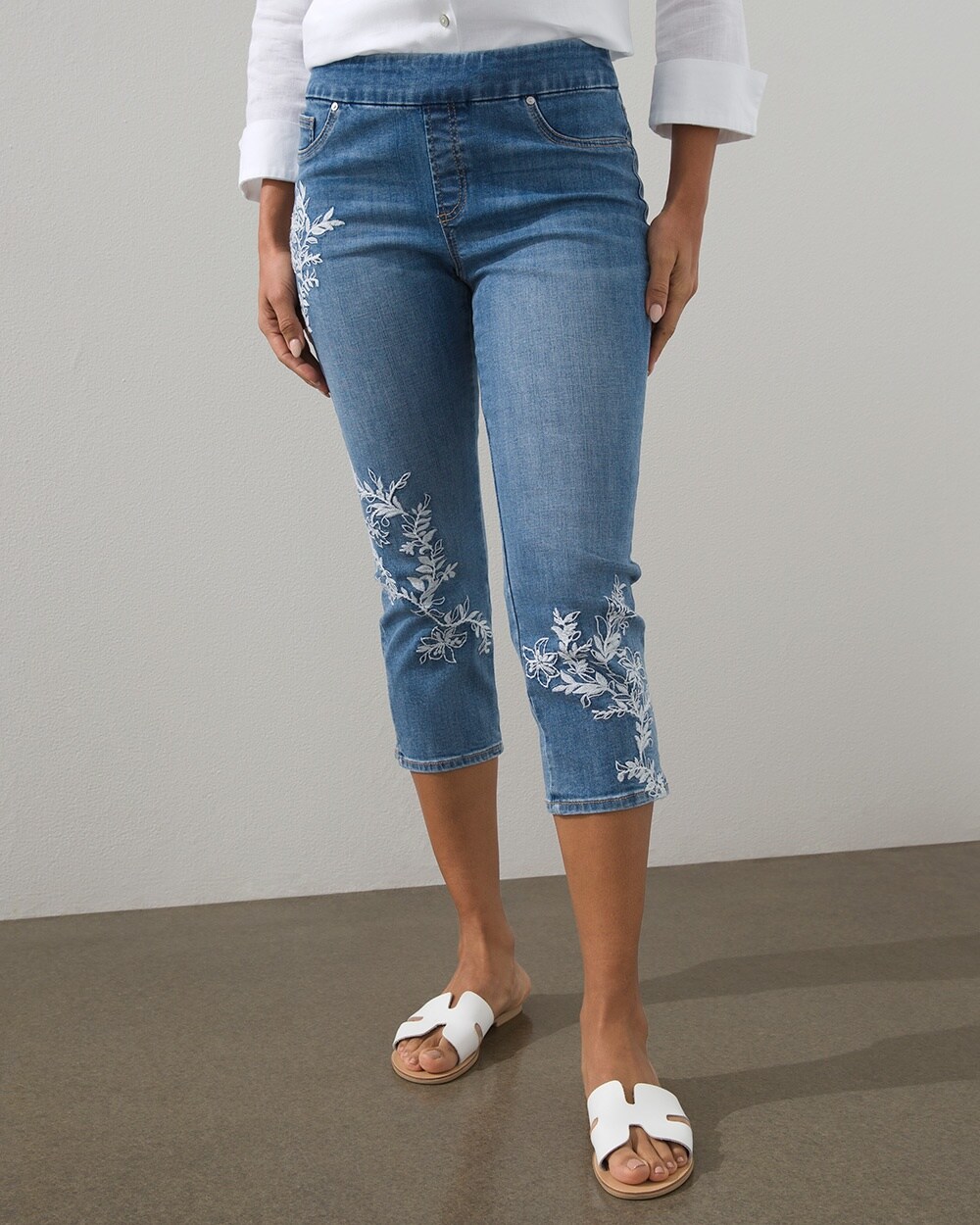 Embroidered Pull-On Capris