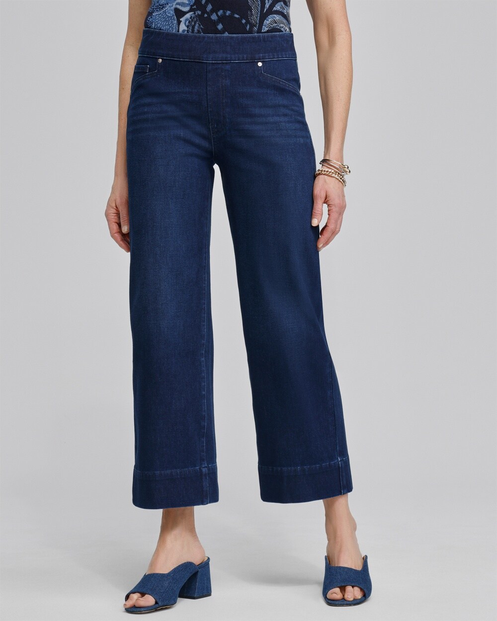 Chico's Travelers Pull On Cropped Jeans In Skyway Indigo