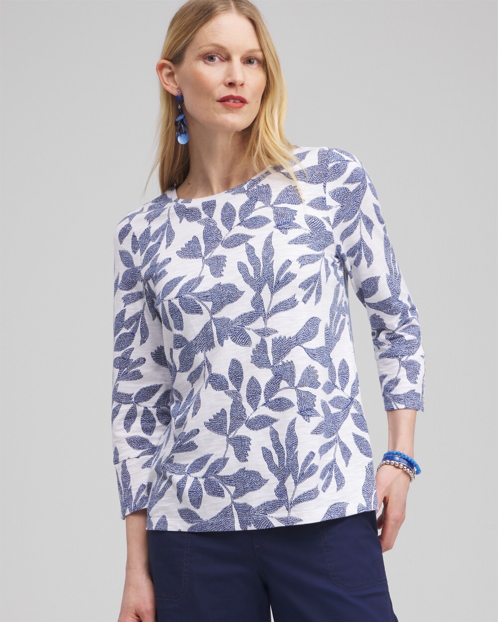 Chico's Leaf Print 3/4 Sleeve Button Tee In Navy Blue Size 4/6 |