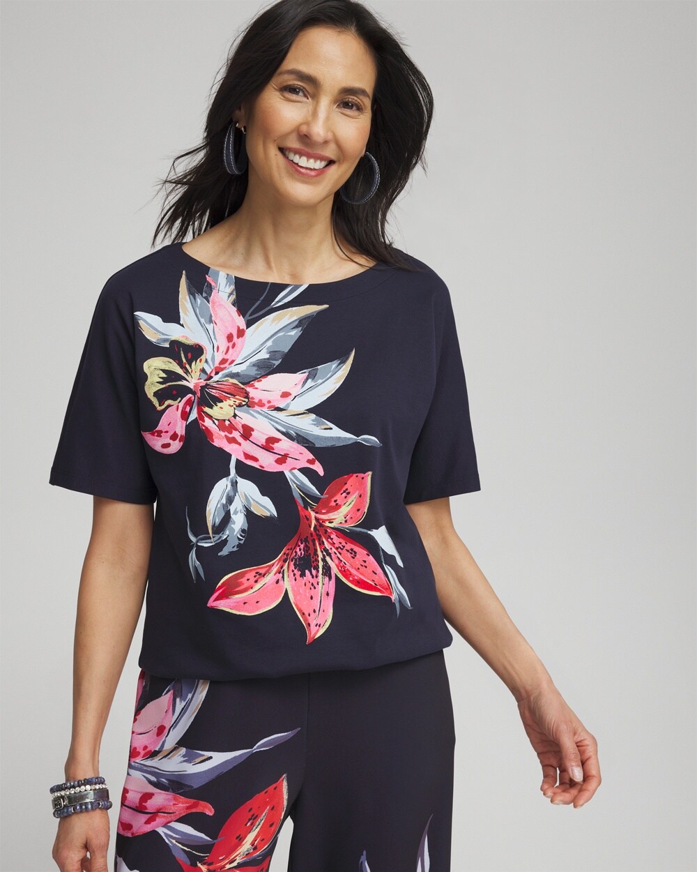 Shop Chico's Floral Gathered Hem Tee In Navy Blue Size 4/6 |