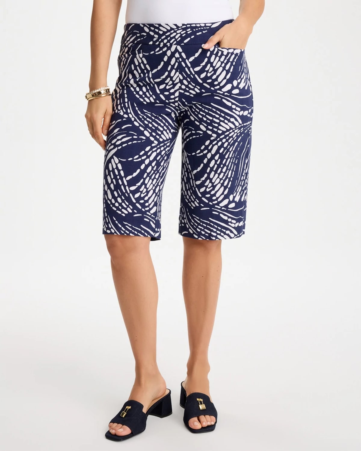 Chico's Abstract Brigitte Slim Shorts In White In Alabaster