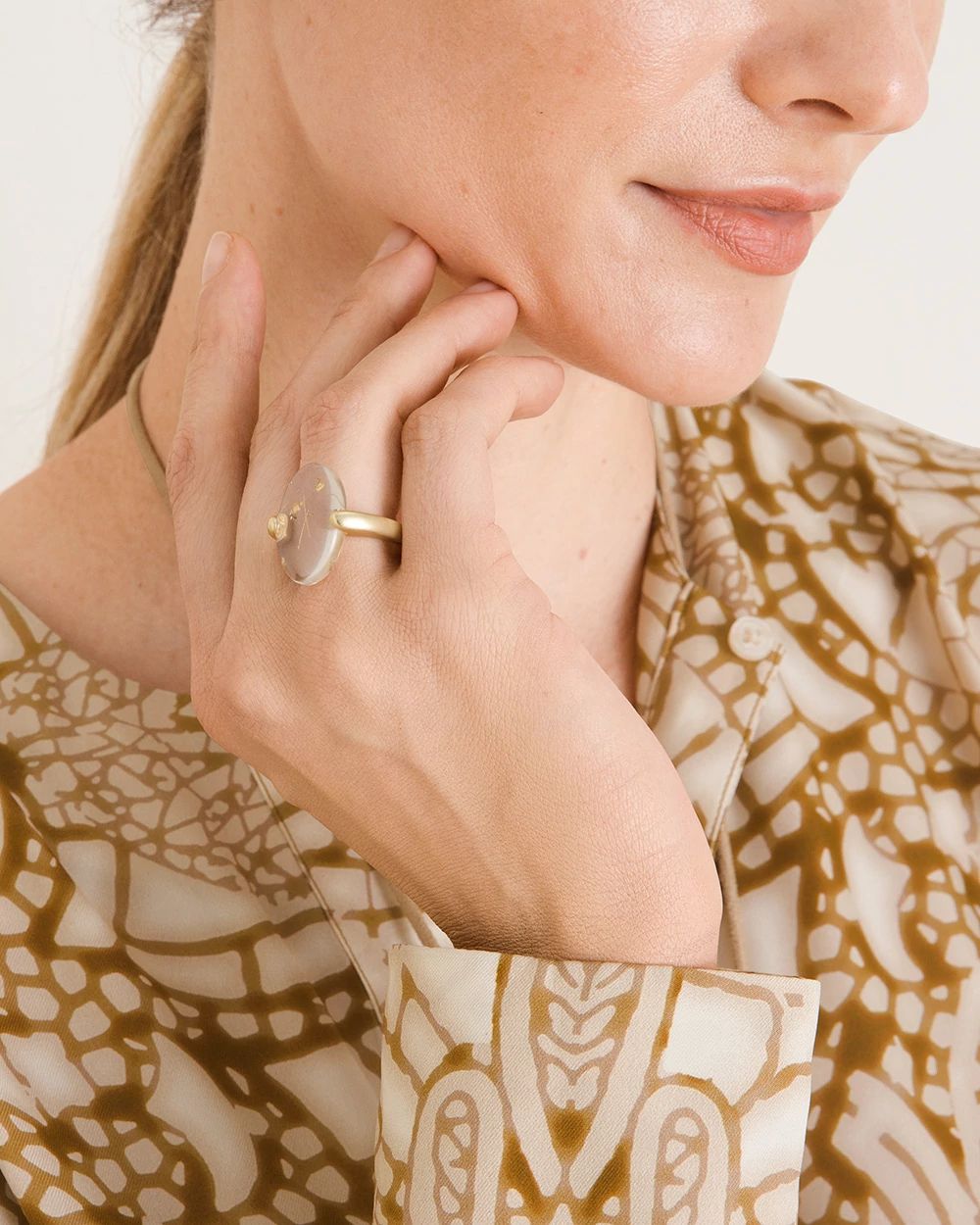 Goldtone Lucite Ring