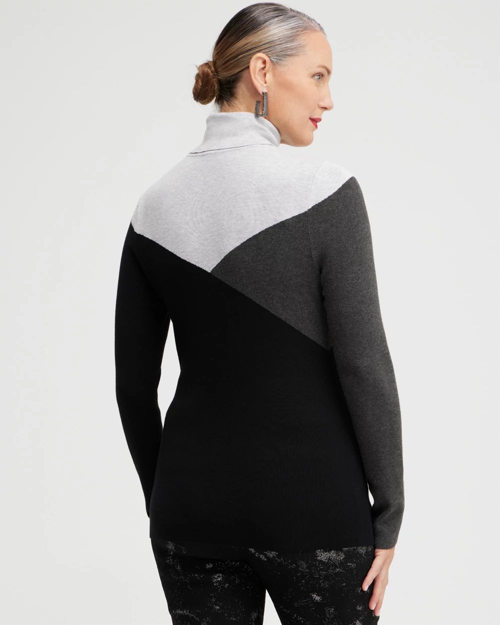 ECOVERO Colorblock Turtleneck Sweater