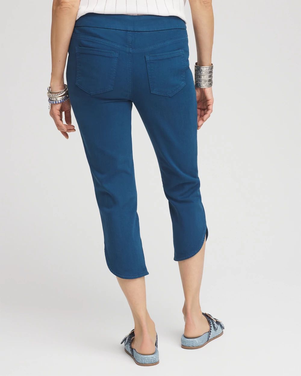 Pull-On Dolphin-Hemmed Capri Jeans