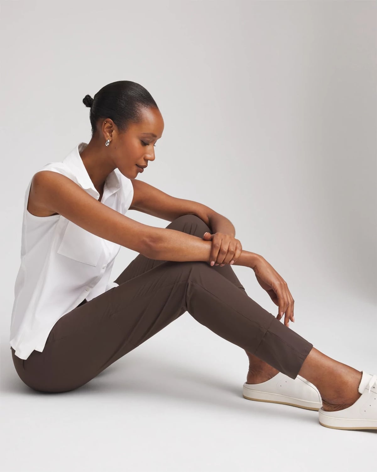 Chico's Seam Detail Stretch Pants In Espresso In Brown