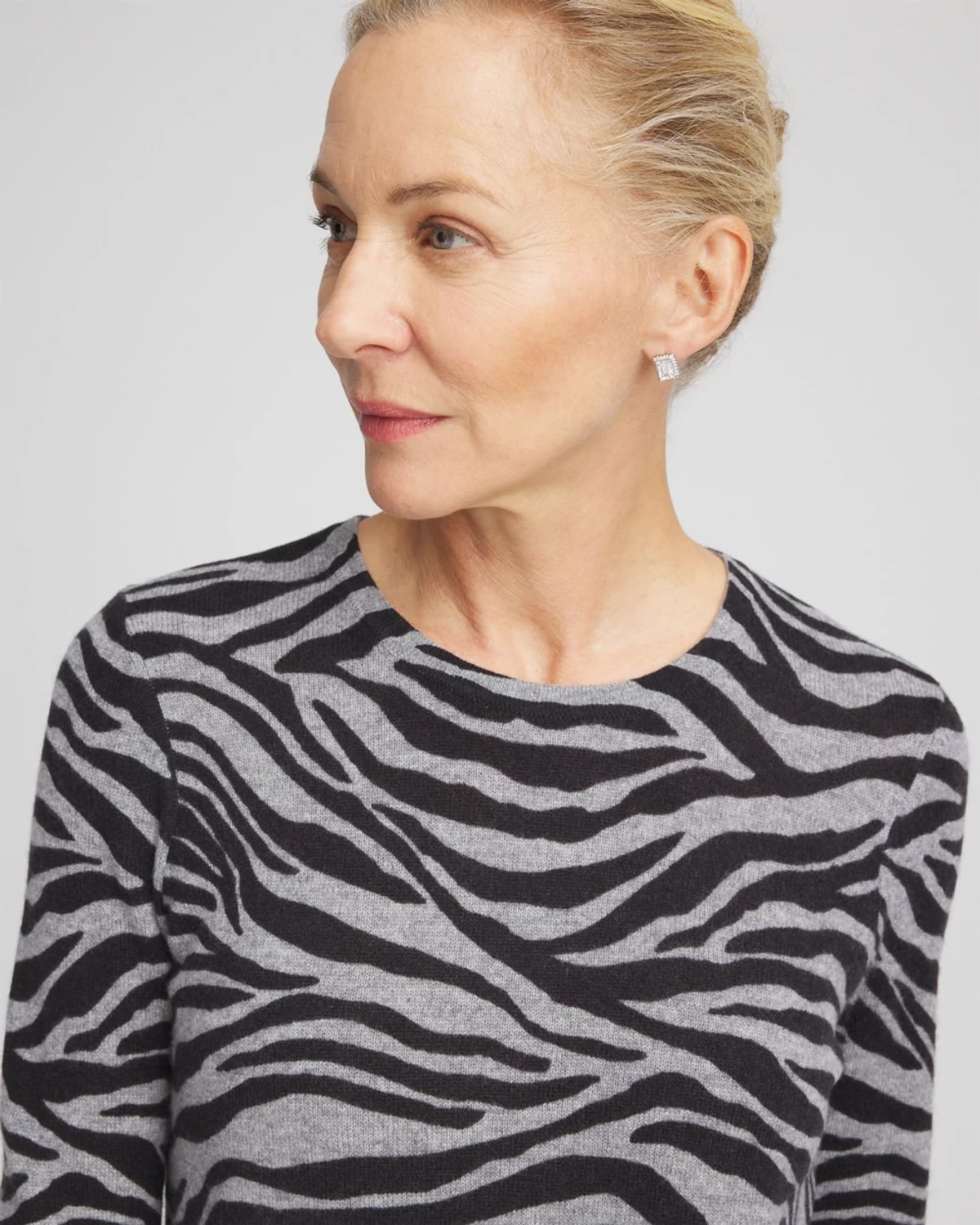 Chico's Cashmere Zebra Long-sleeve Pullover Sweater In Black In Black