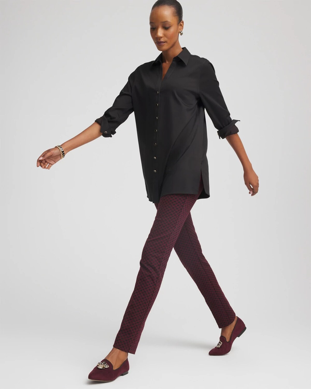 Chico's Petite Circle Jacquard Juliet Slim Ankle Pants In Black In Purple