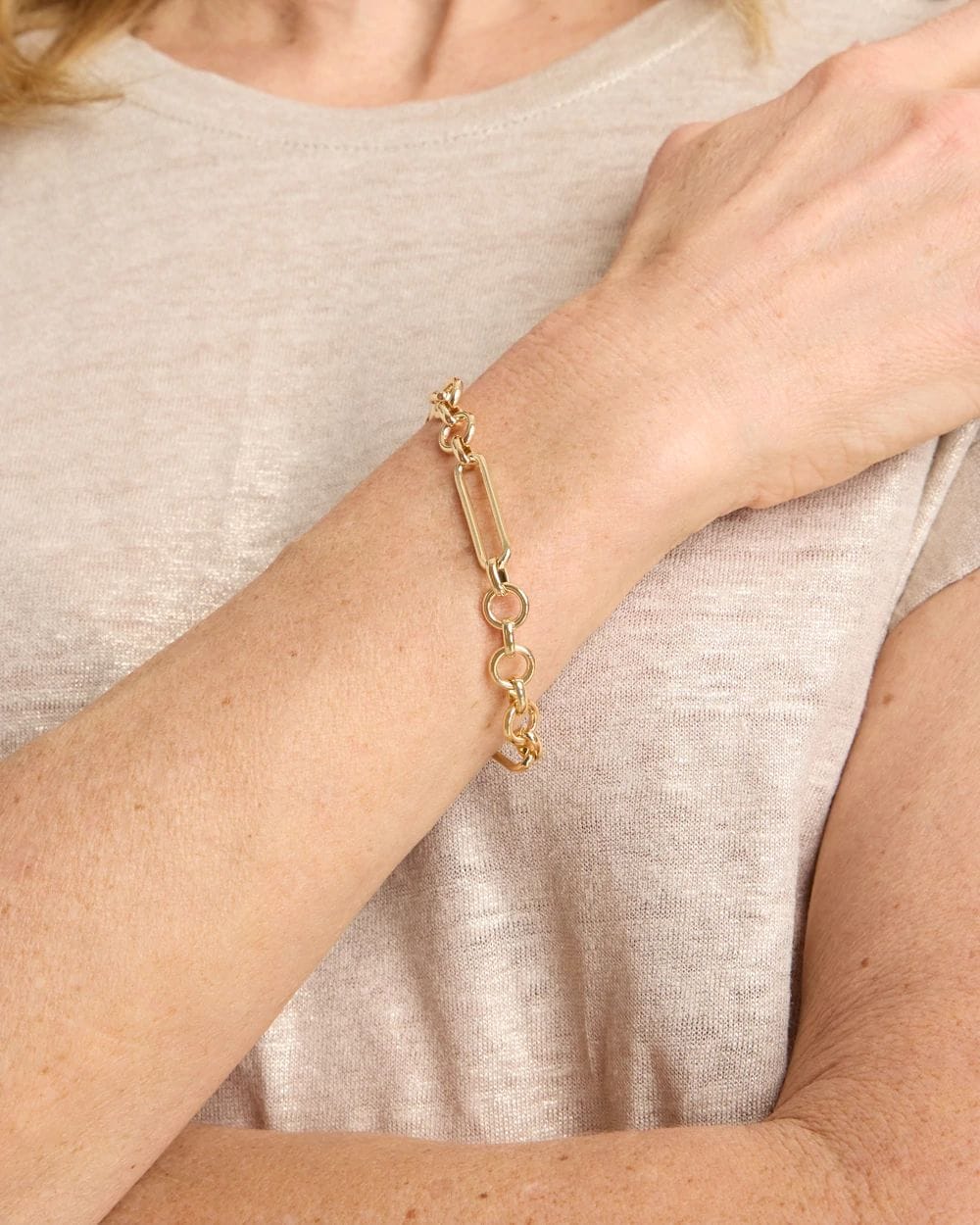 Shiny Goldtone Novelty Charm Bracelet