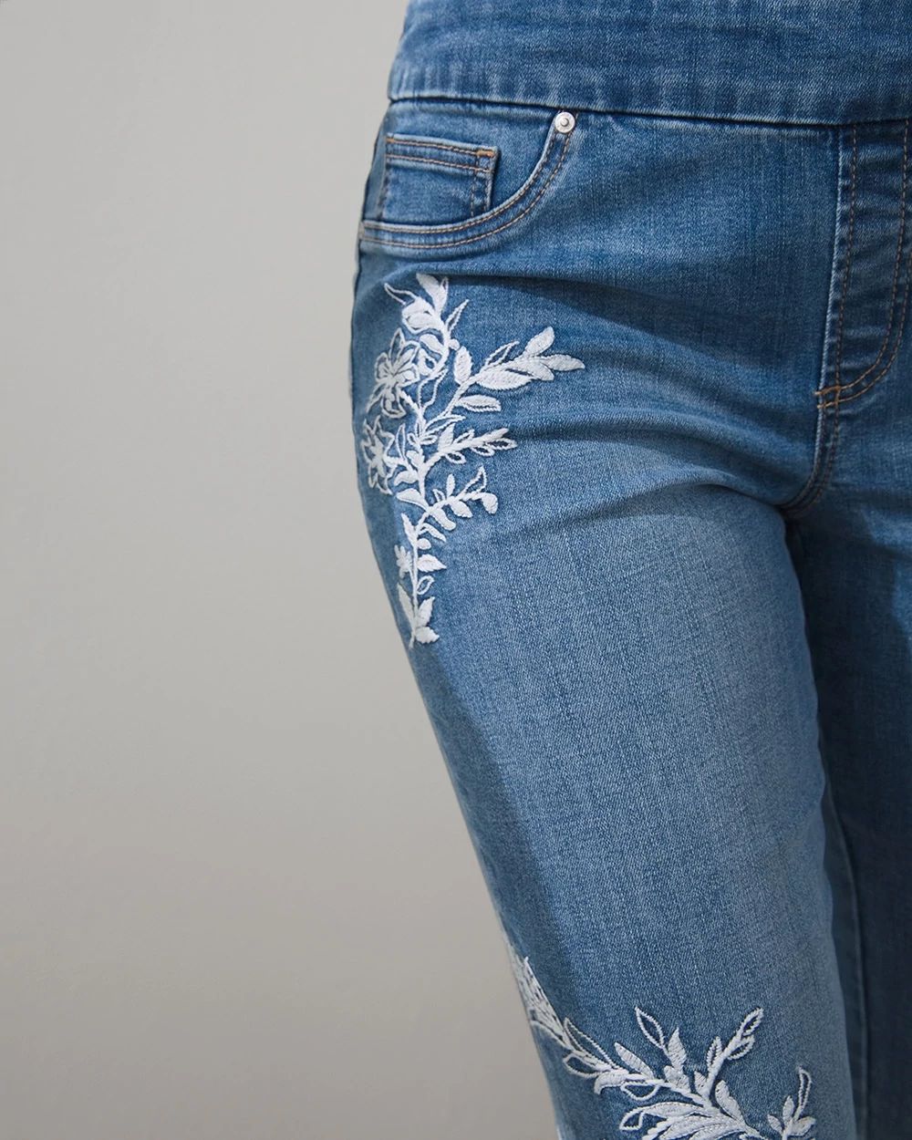 Embroidered Pull-On Capris