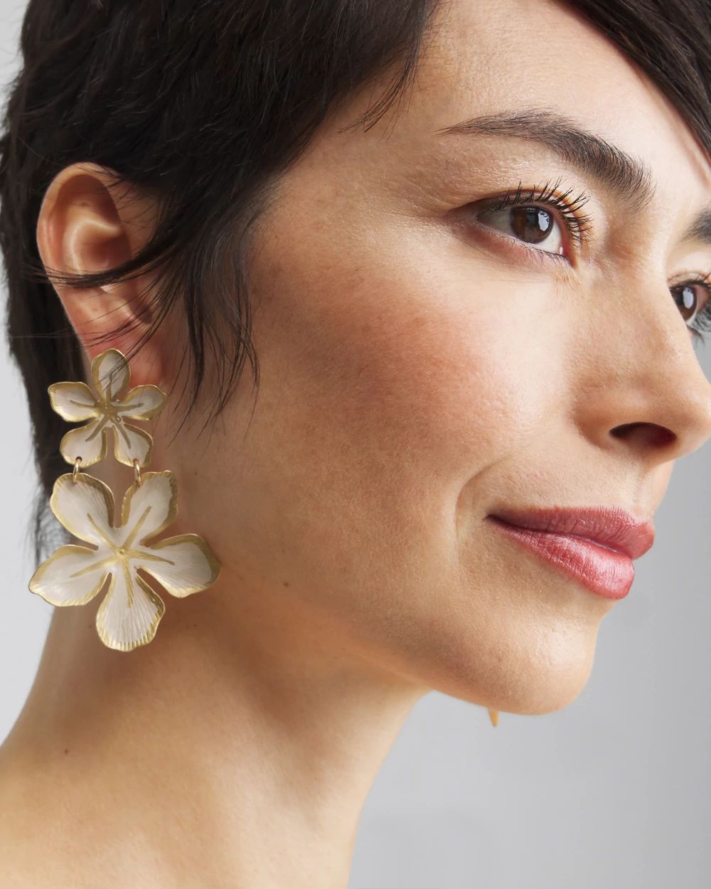 No Droop™ White Flower Earrings