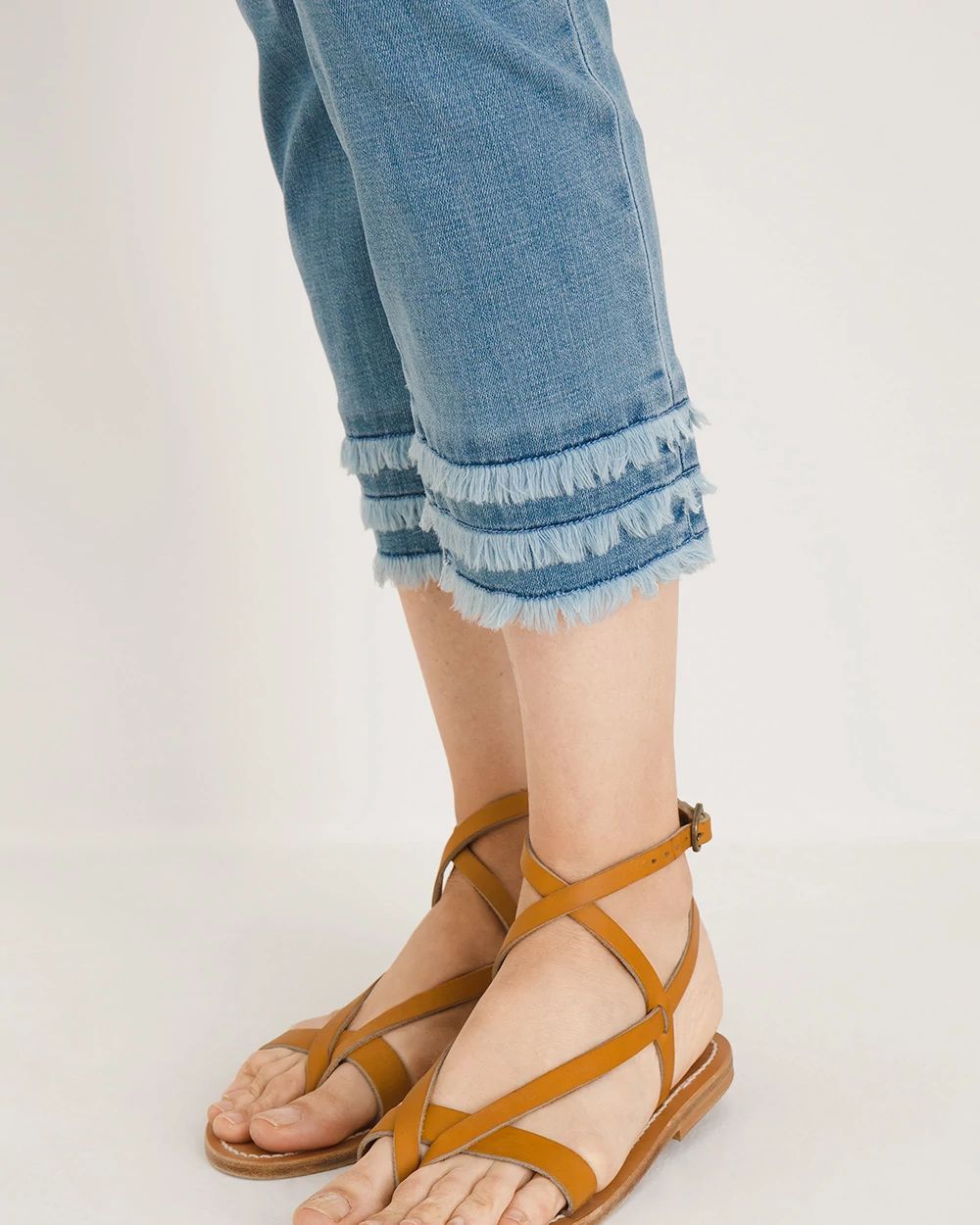 So Slimming Frayed-Hem Girlfriend Crops