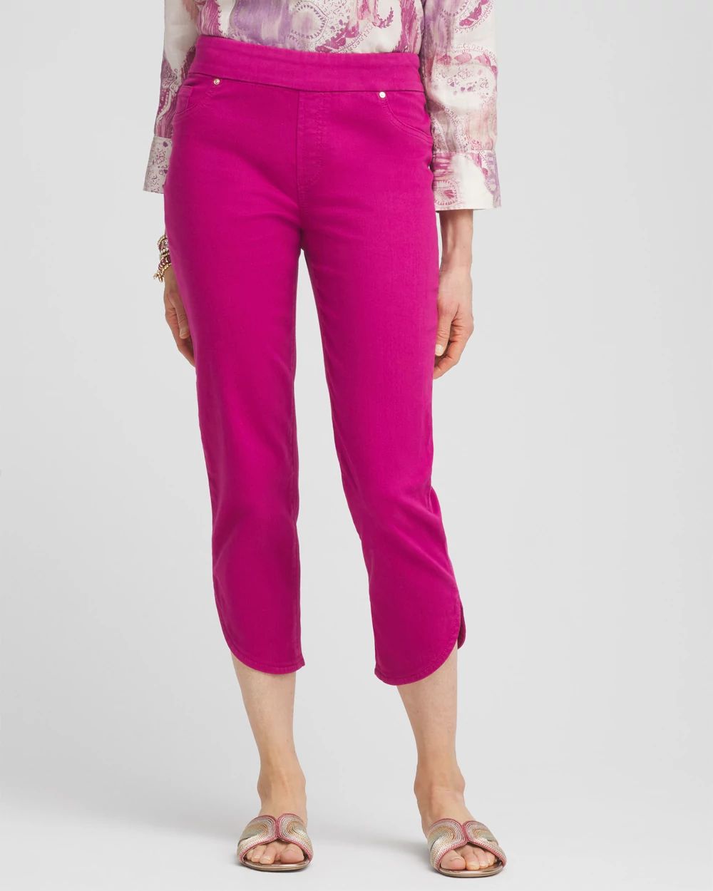 Pull-On Dolphin-Hemmed Capri Jeans