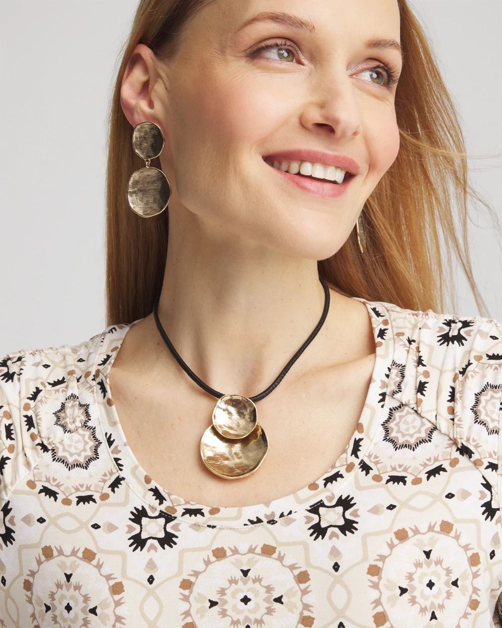 Gold Tone Circles Pendant Necklace