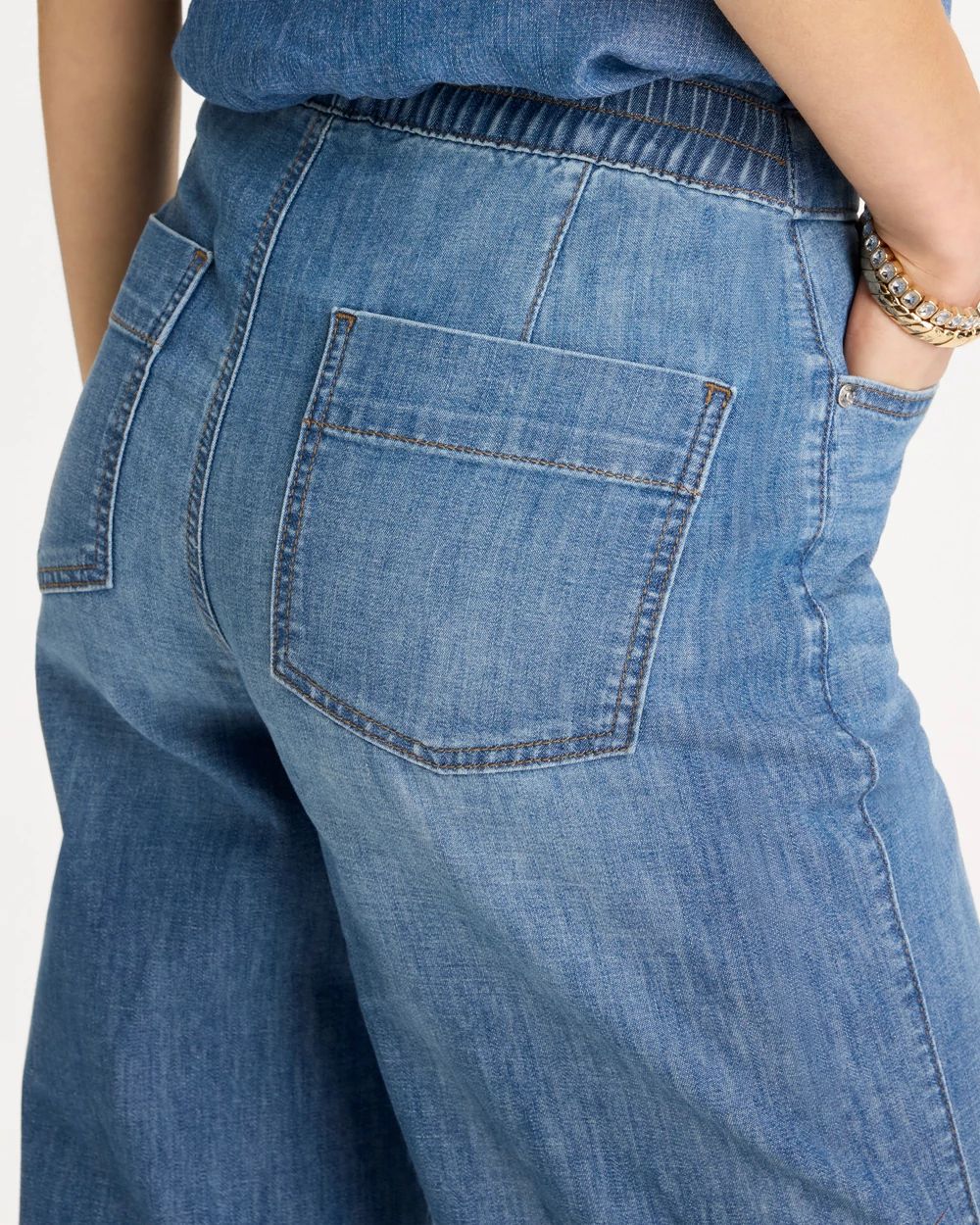 Lightweight Wide-Leg Ankle Jeans
