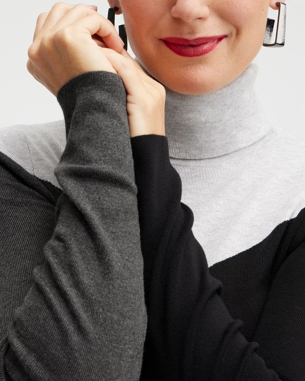 ECOVERO Colorblock Turtleneck Sweater