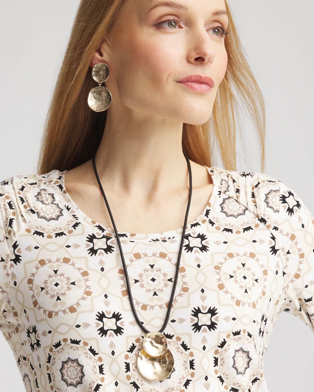 Gold Tone Circles Pendant Necklace