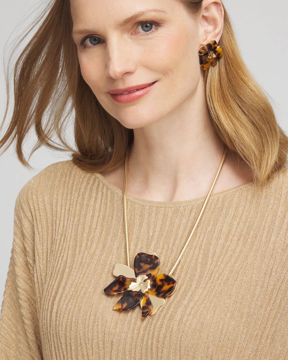 Faux Tortoise Floral Pendant Necklace