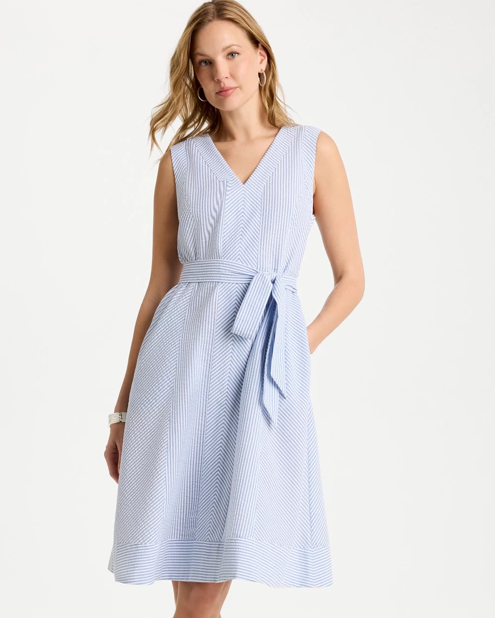 Women's Seersucker V-Neck Sleeveless Dress in Blue size 12/14 | Chico's Women's Seersucker V-Neck Sleeveless Dress in Blue size 12/14 | Chico's
