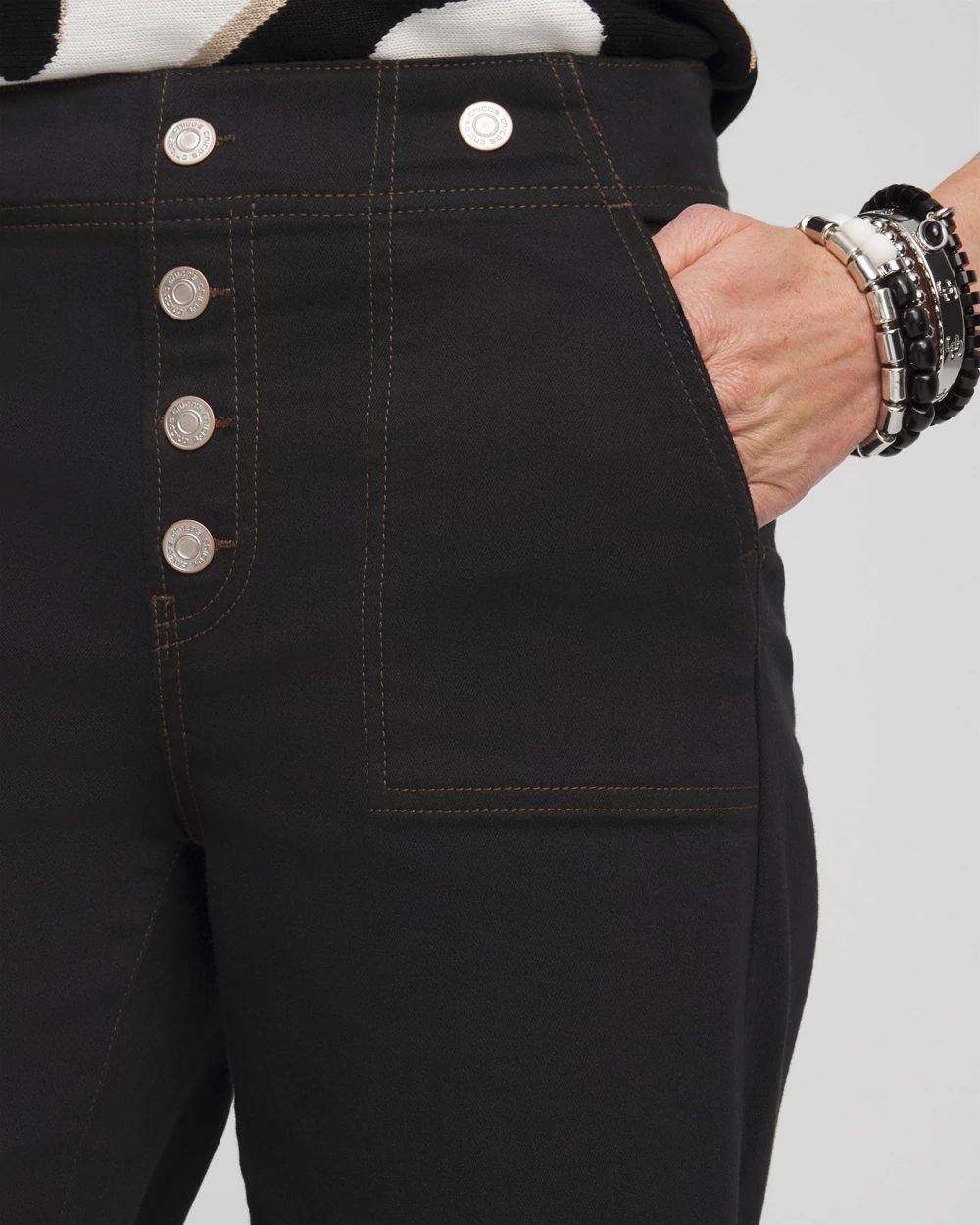 Faux Button Pull-on Cropped Jeans