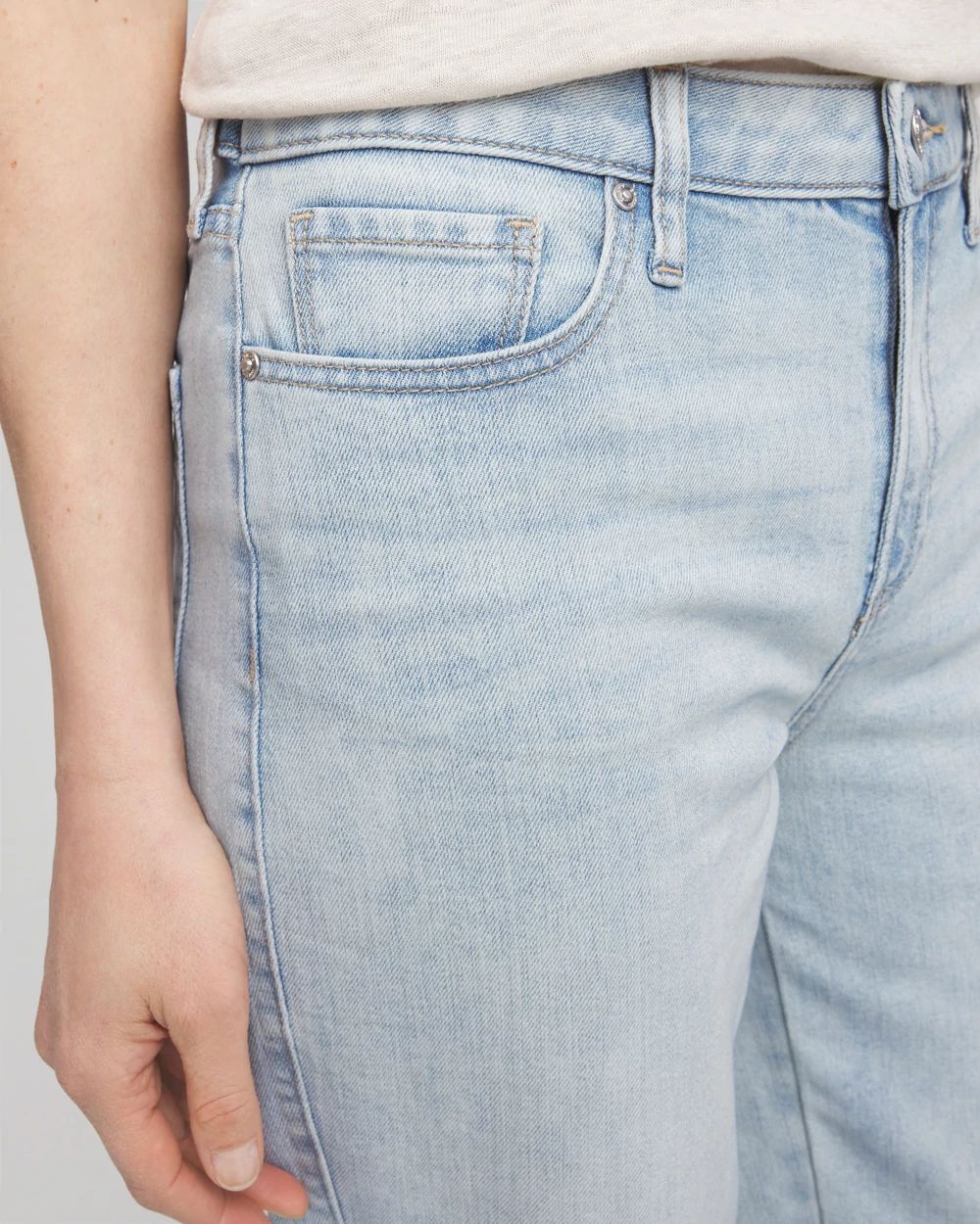 Relaxed Tapered Cropped Jeans